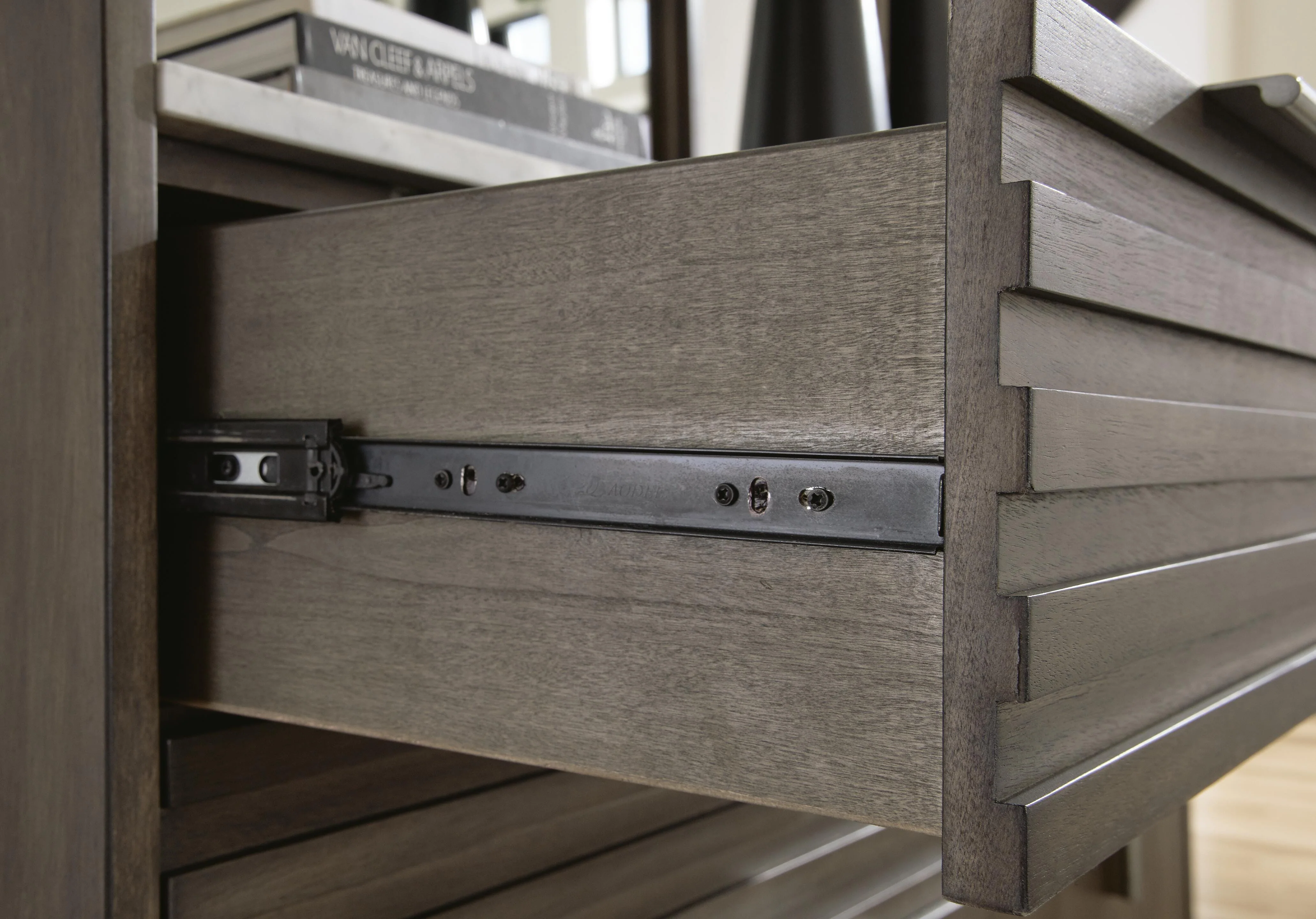 Arkenton Dresser - Image 6