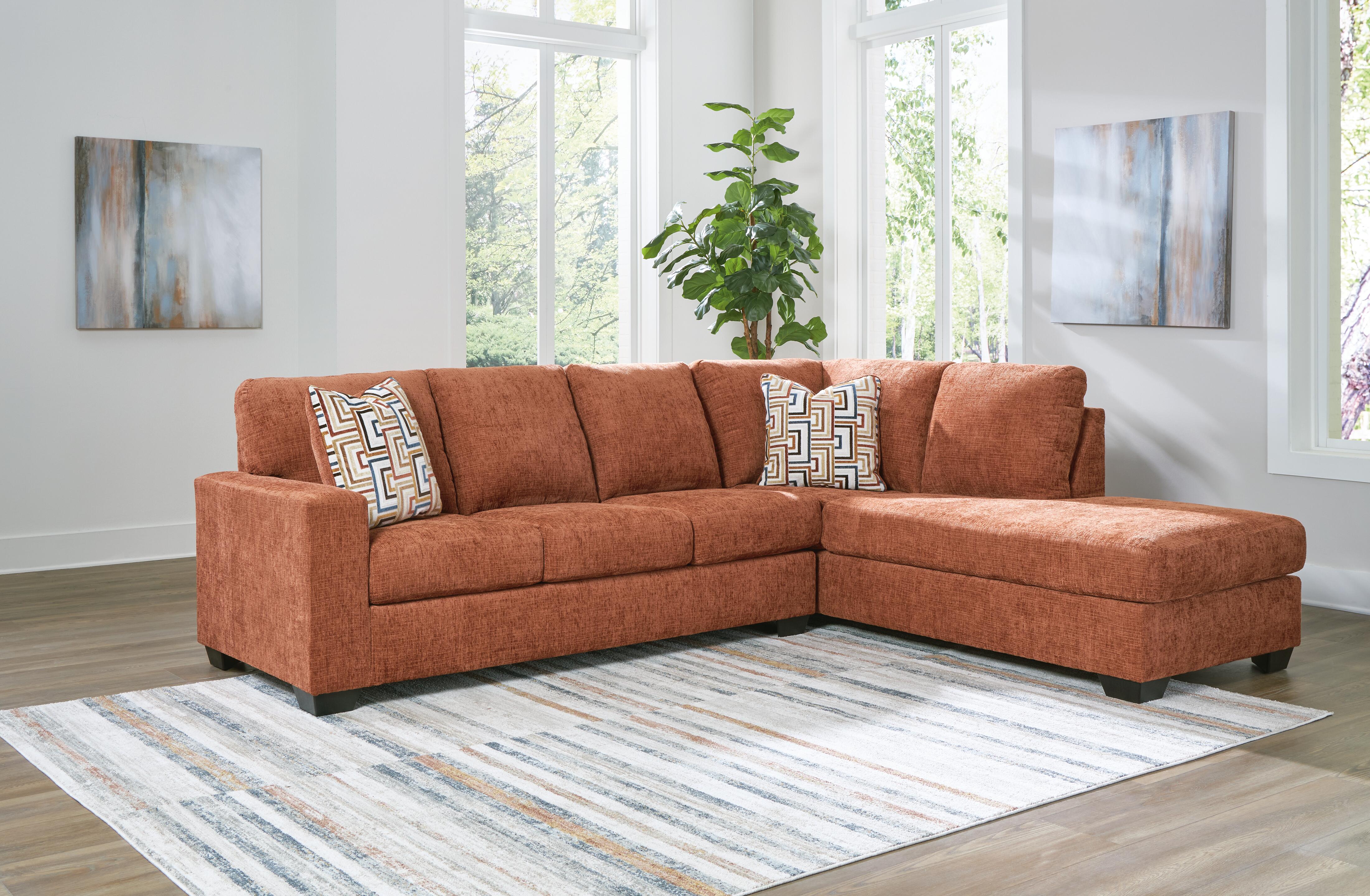 Aviemore Sectional with Chaise - Image 34