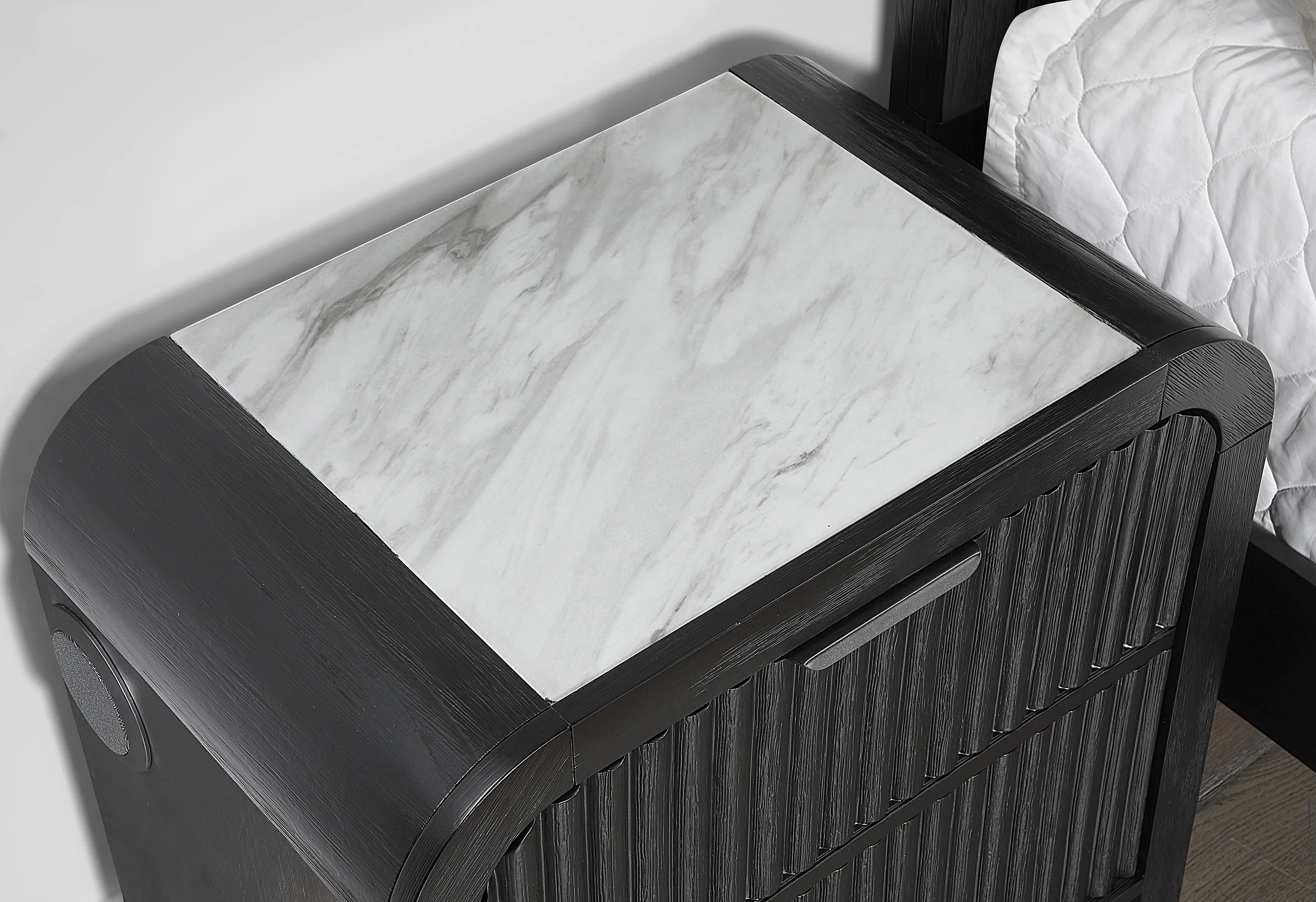 BECKETT WHT/BLK KING BED GROUP - Image 3