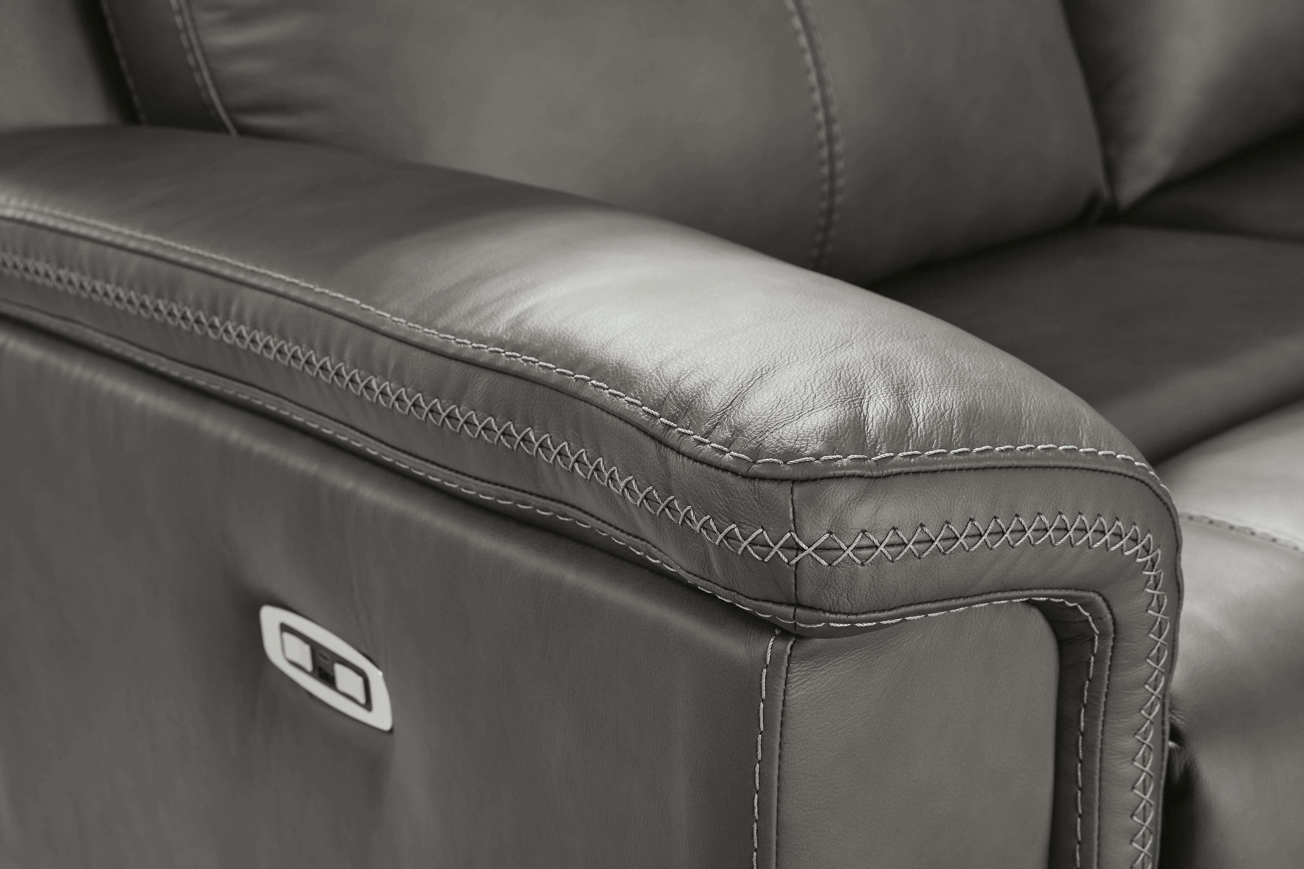 Bleckley Power Reclining Loveseat with Console - Image 21