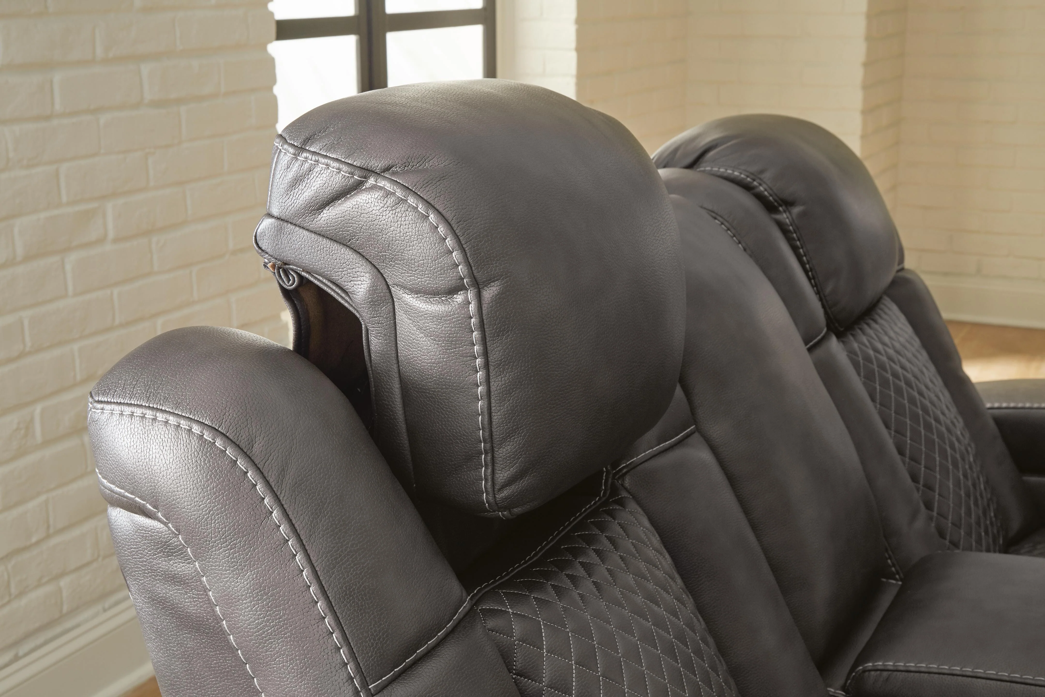 Fyne-Dyme Power Reclining Loveseat with Console - Image 12