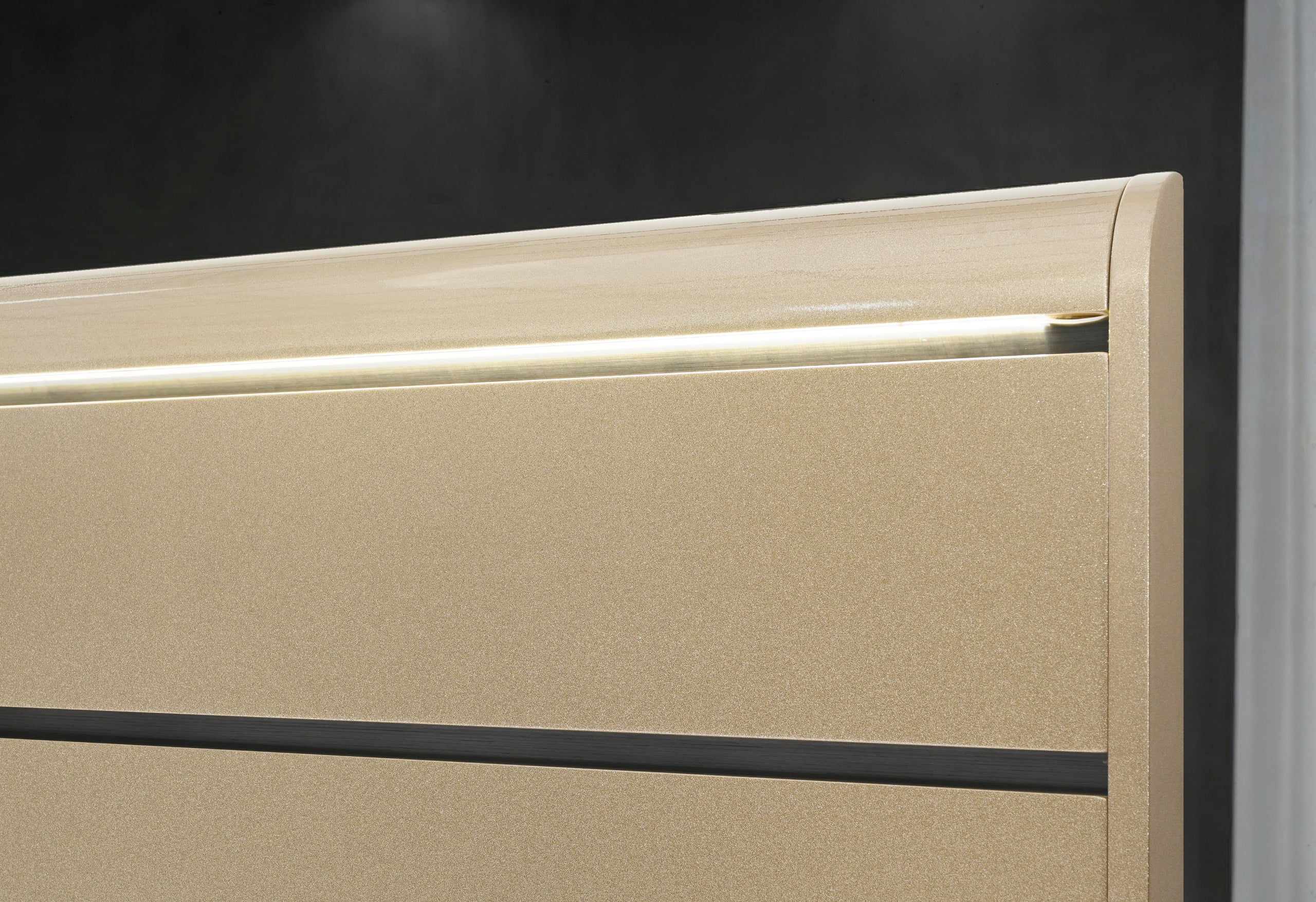 GENESIS GOLD QUEEN BED GROUP - Image 2
