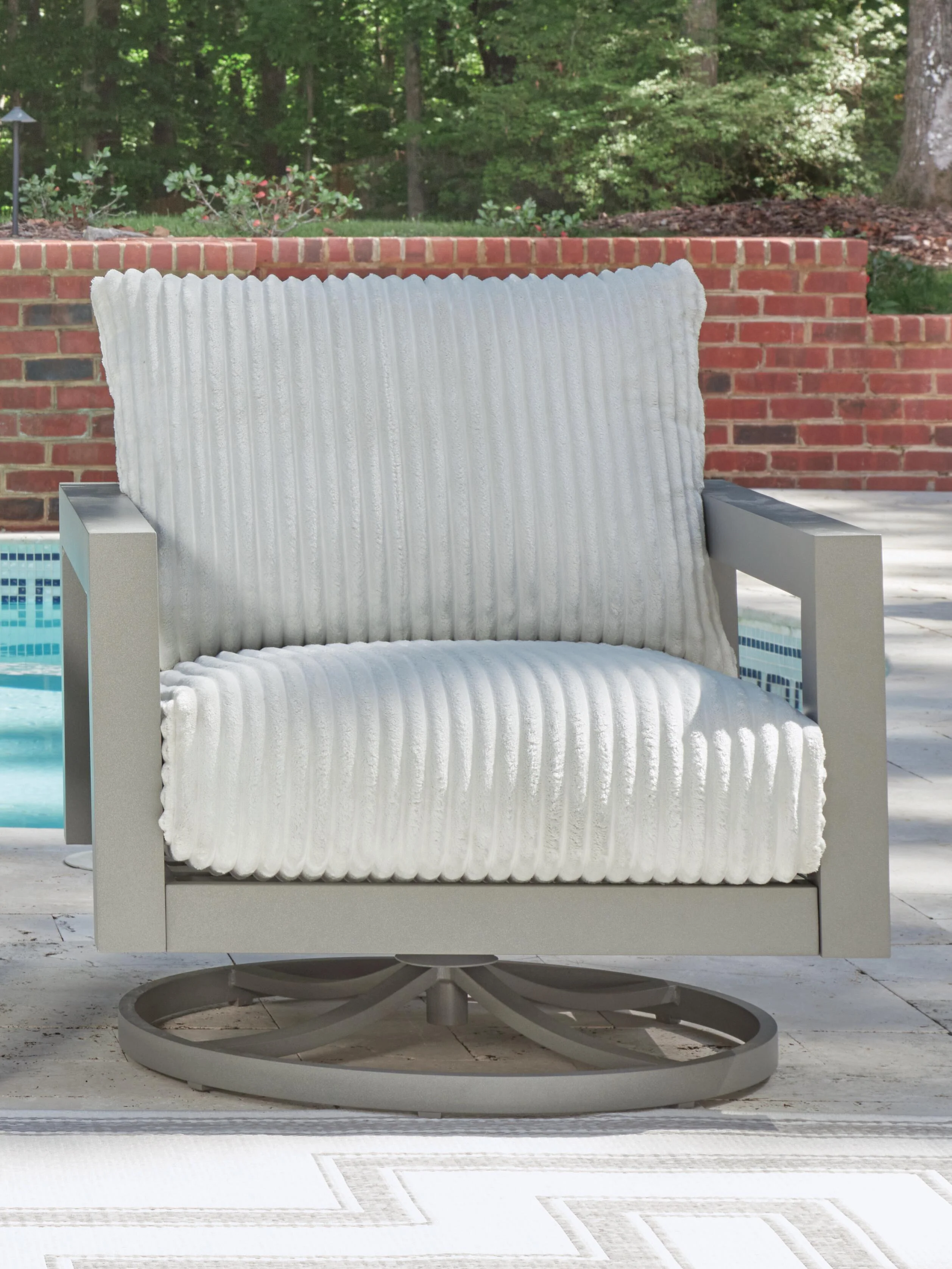 Hurley Park Outdoor Swivel Chair with Cushion - Image 2
