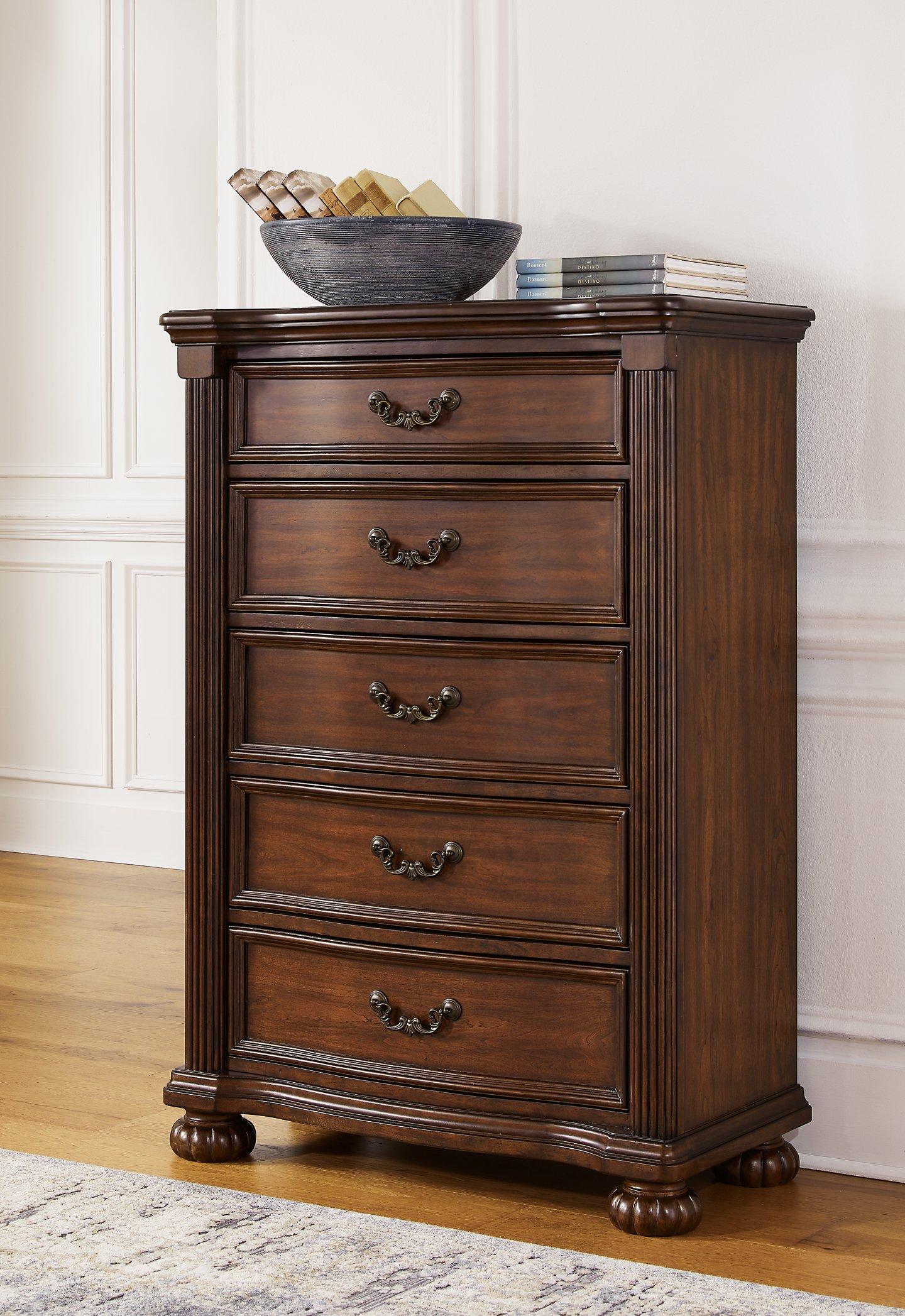 Lavinton Chest of Drawers - Image 2