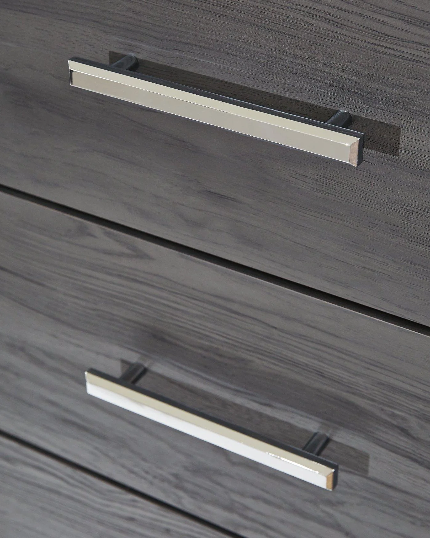 Lodanna Chest of Drawers - Image 6
