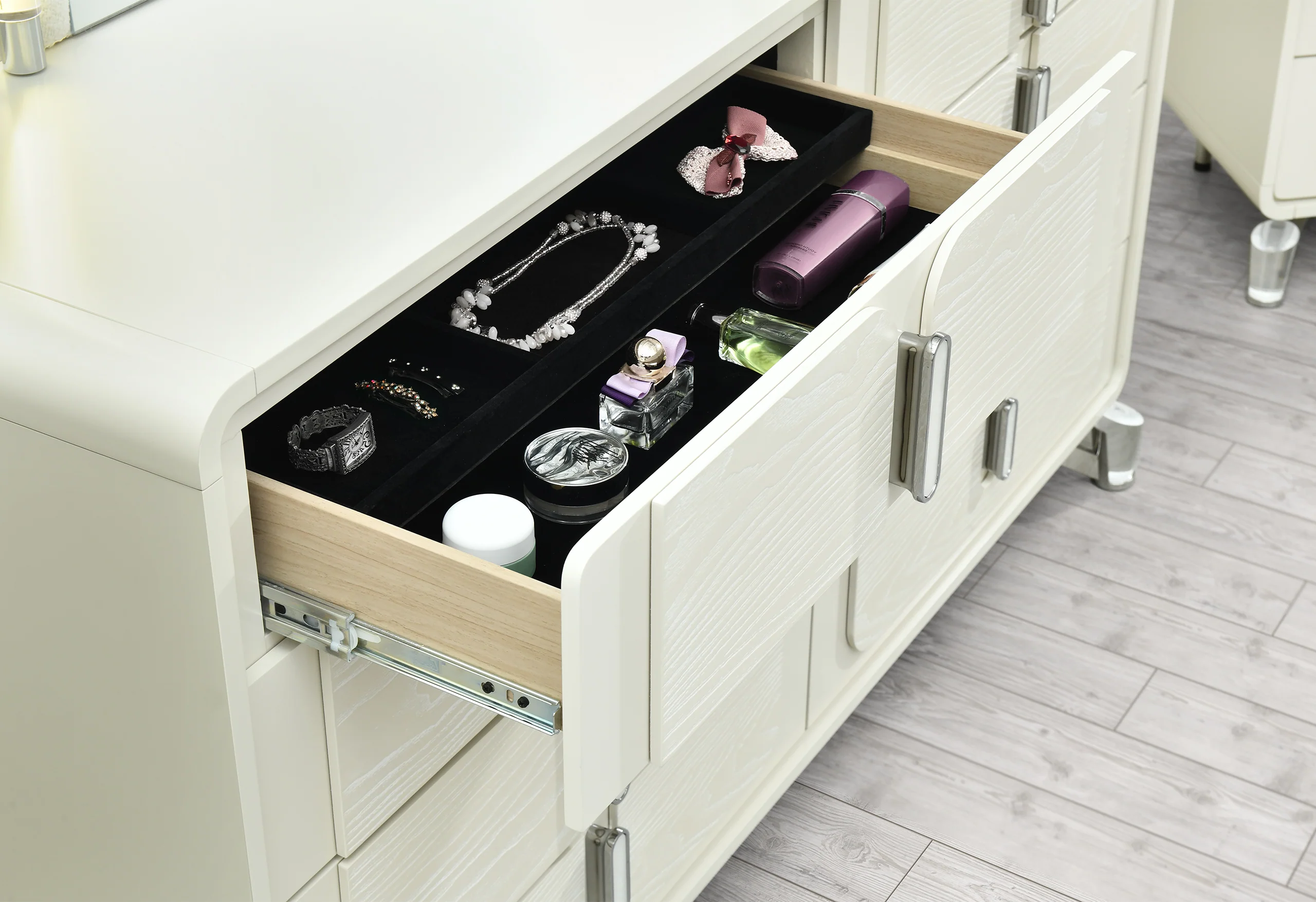 LYRA BEIGE DRESSER - Image 3