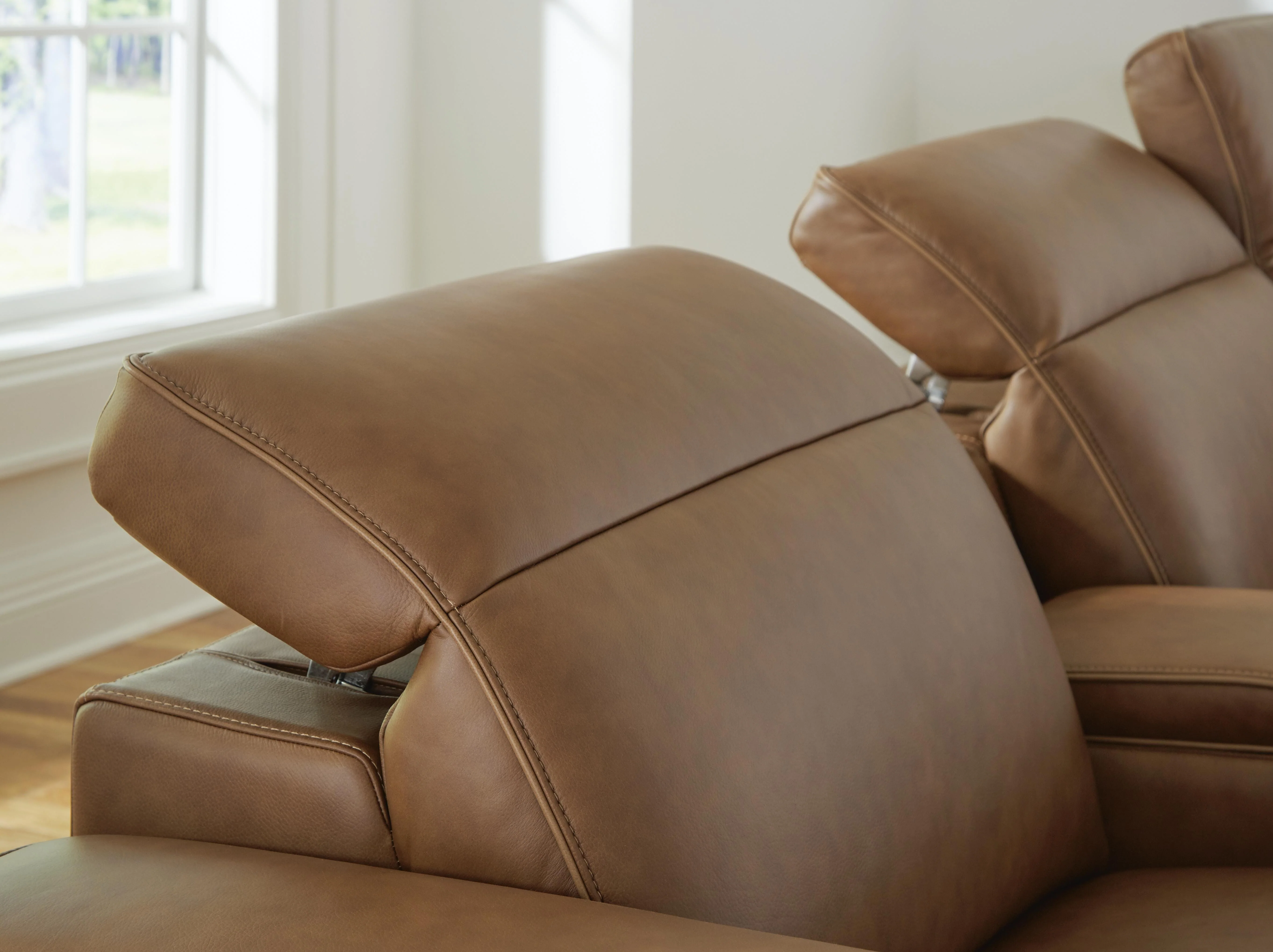 Magic Man 5-Piece Power Reclining Sectional - Image 28