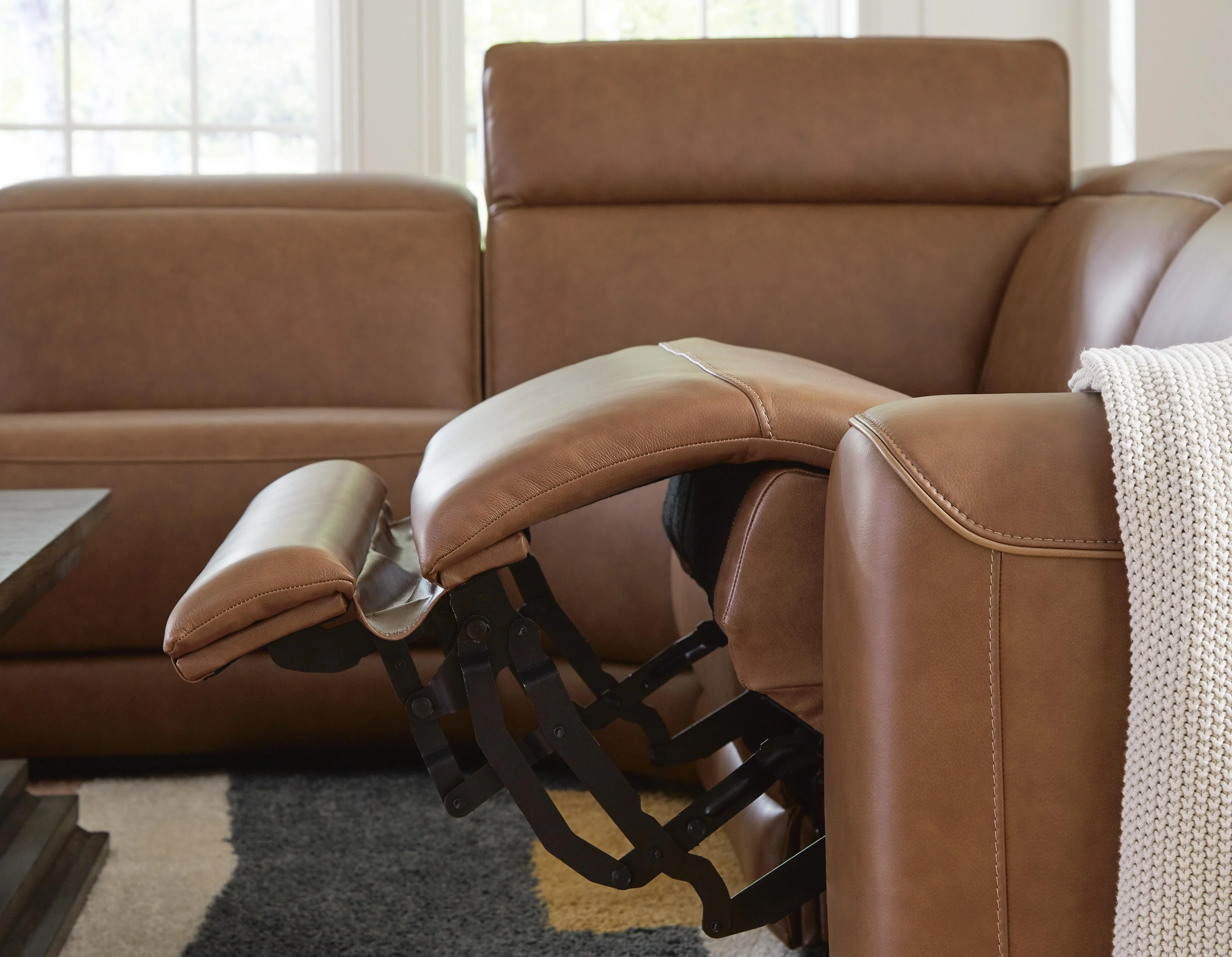 Magic Man 5-Piece Power Reclining Sectional - Image 30