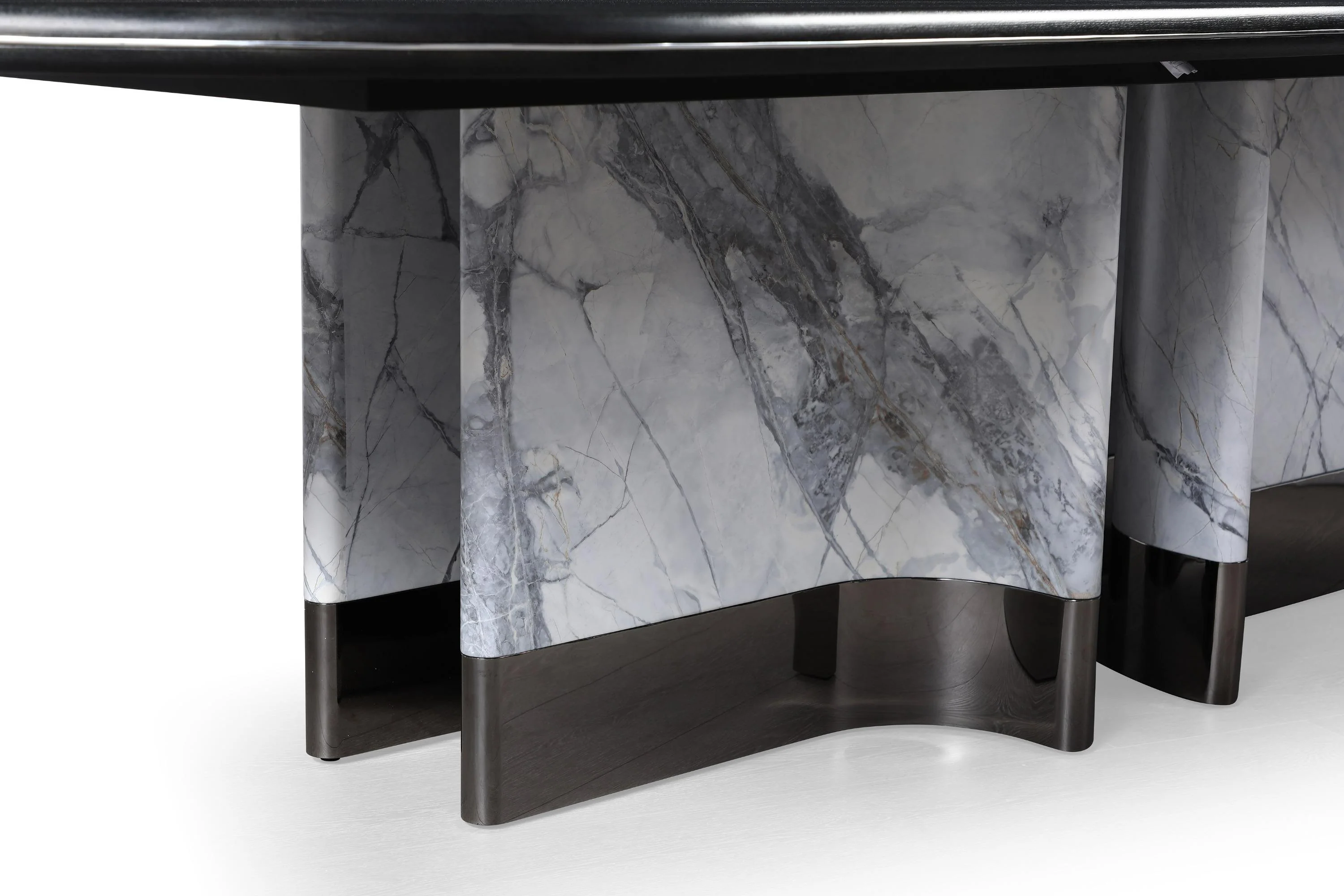 Modrest Renfew Modern Dining Table - Image 3