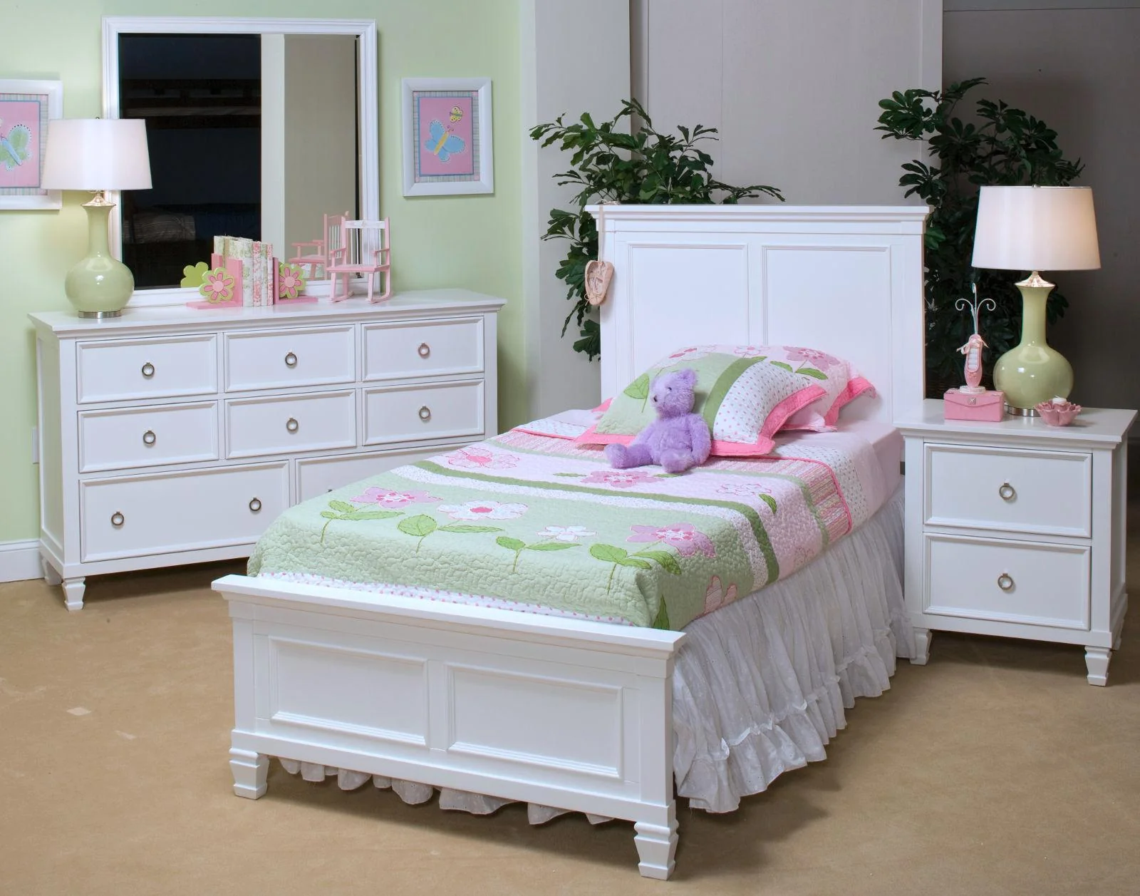 New Classic Tamarack Full Panel Bed in White - Image 2