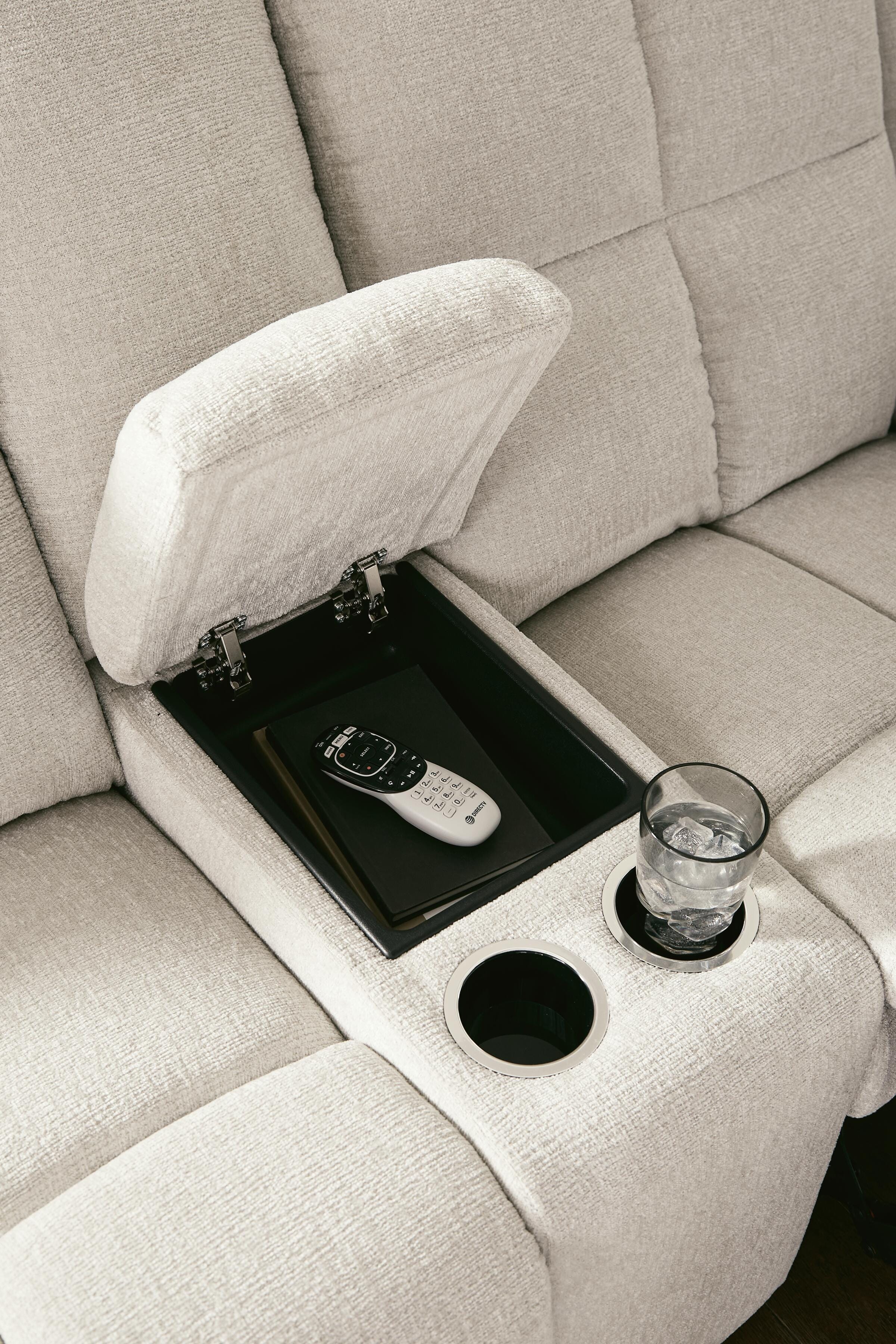 Orlen Reclining Loveseat with Console - Image 9