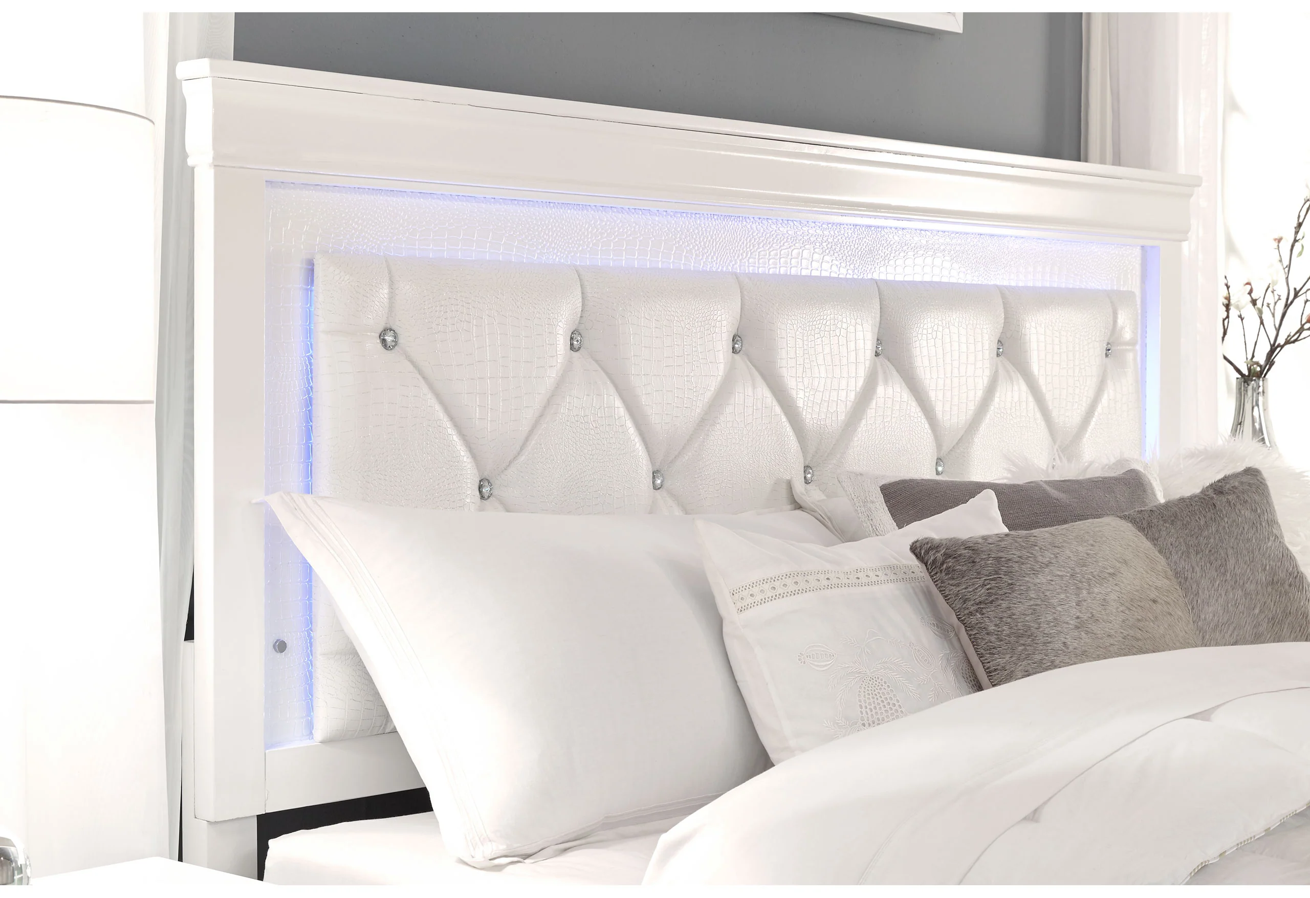 POMPEI METALLIC WHITE QUEEN BED GROUP WITH LED - Image 2