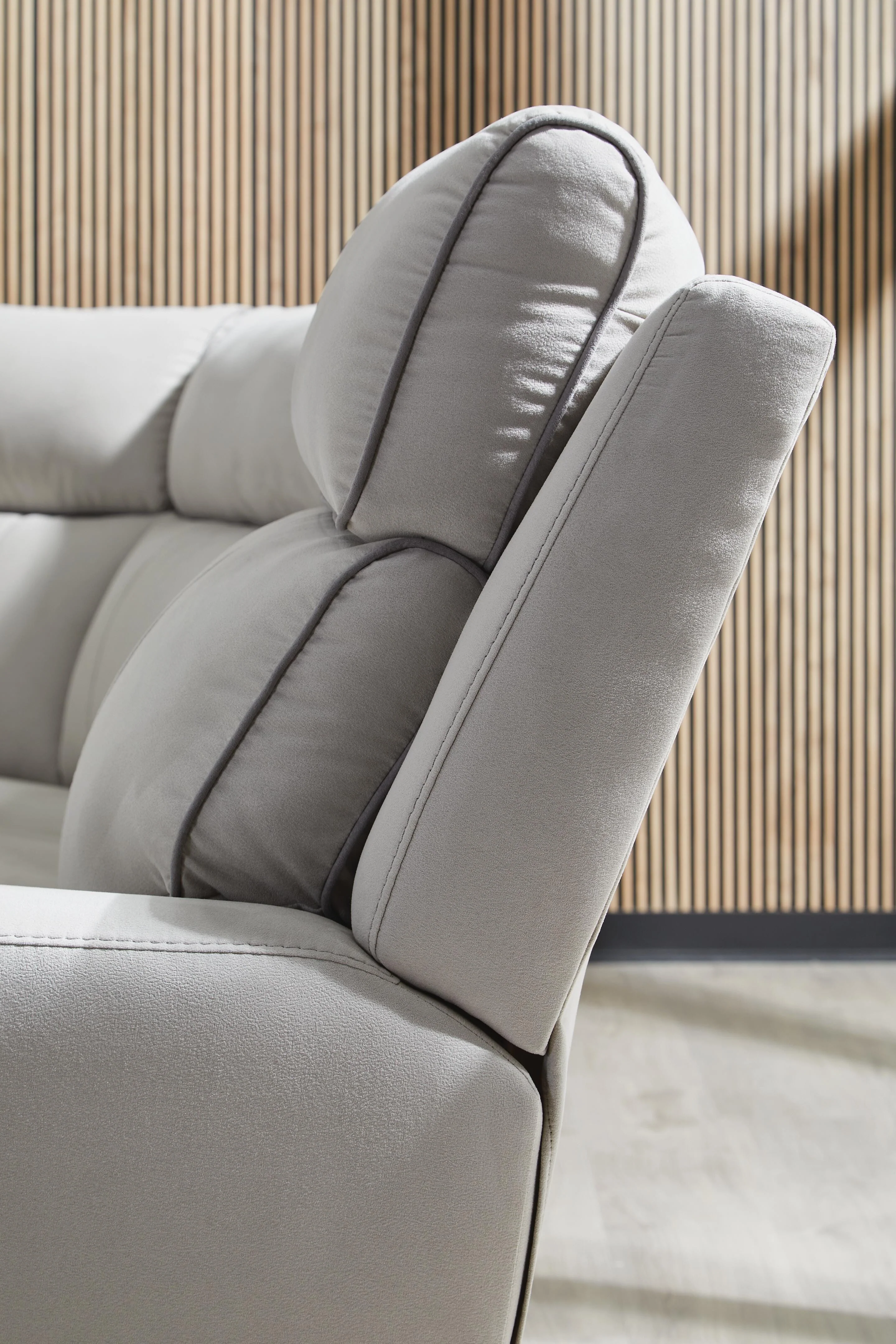 Social Pointe Reclining Sectional with Storage Console - Image 4