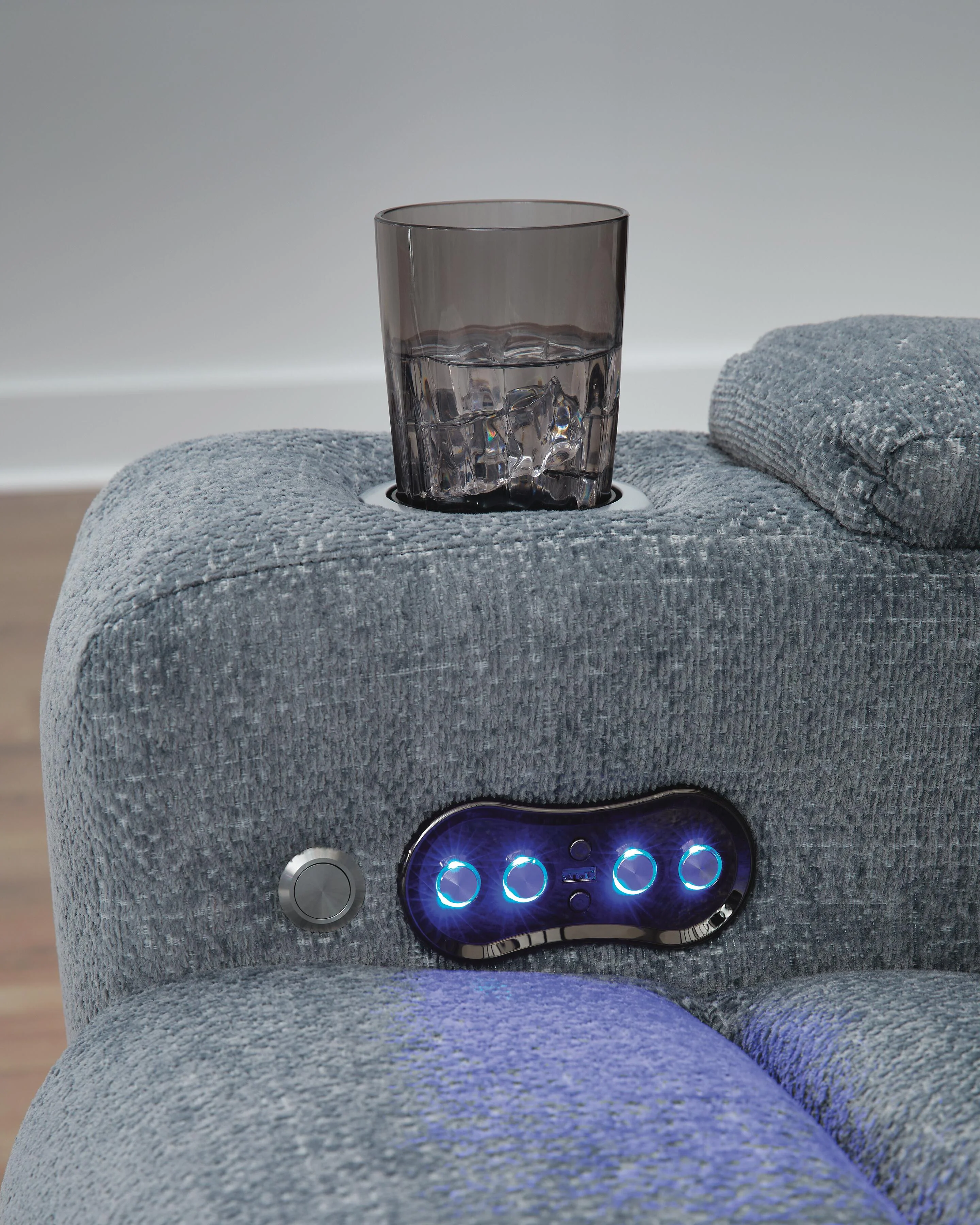 Studio Cave Power Recliner - Image 11