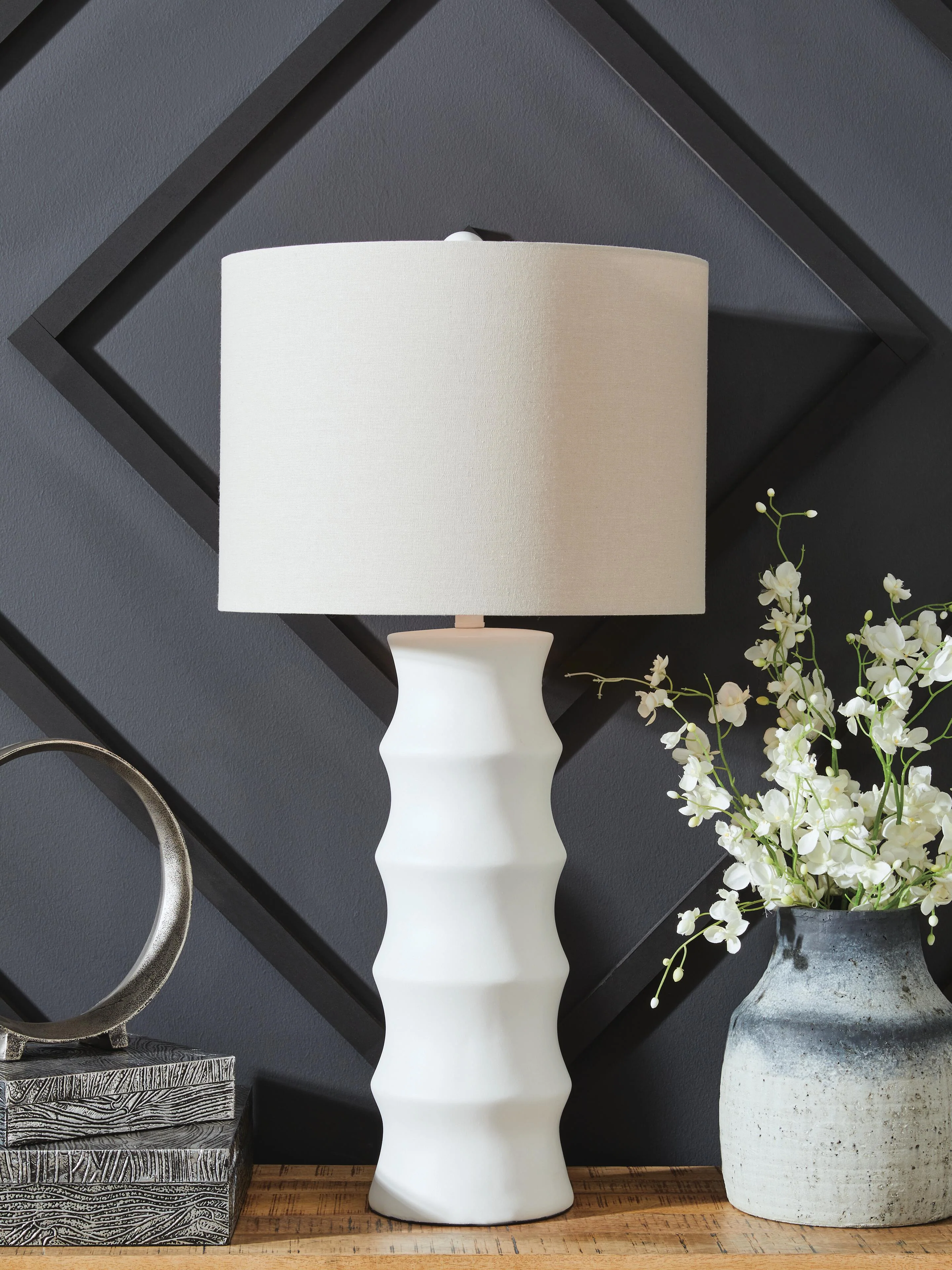 Veraleigh Table Lamp - Image 2