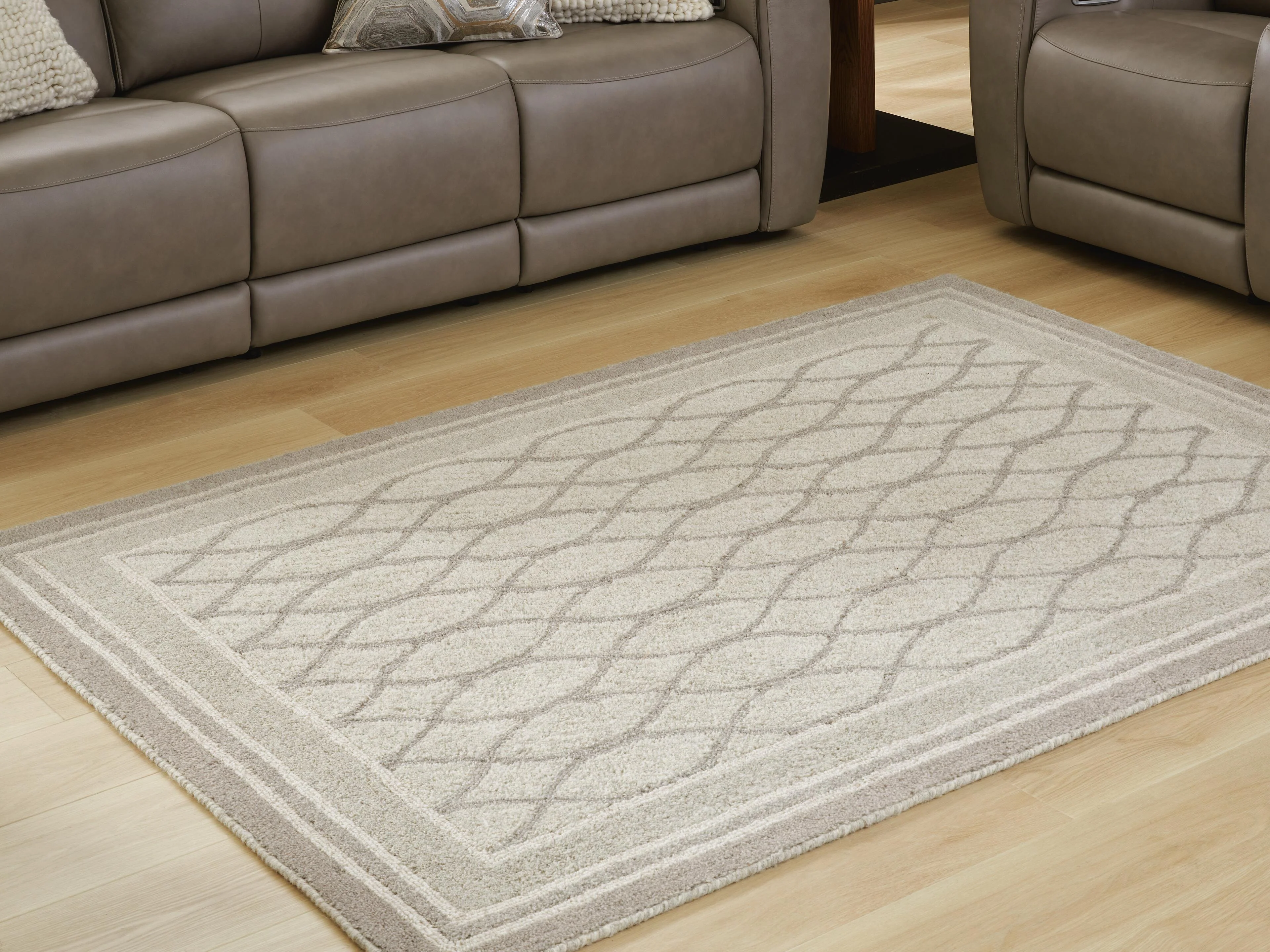 Wimney Medium Rug - Image 2